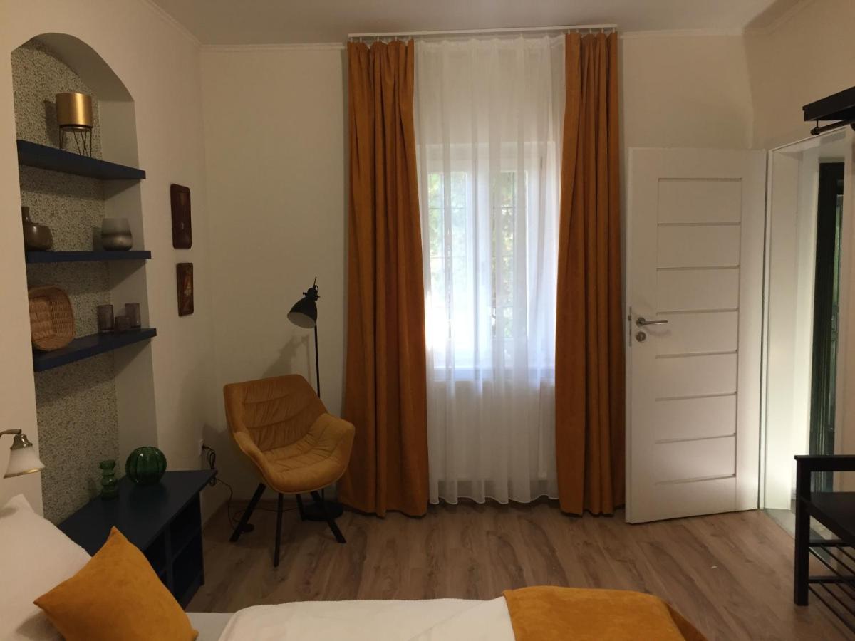 Bed and Breakfast Kikerics Vendeghaz Виллань Экстерьер фото