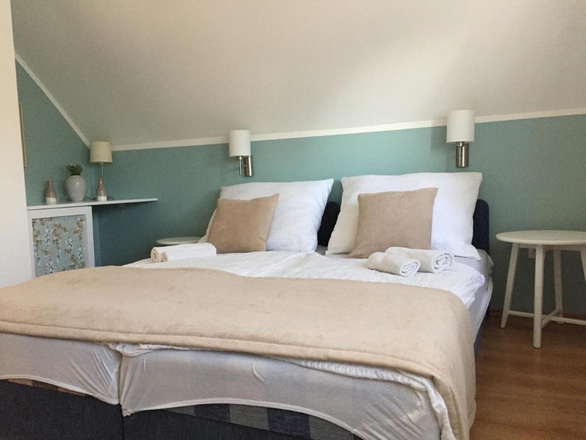 Bed and Breakfast Kikerics Vendeghaz Виллань Экстерьер фото