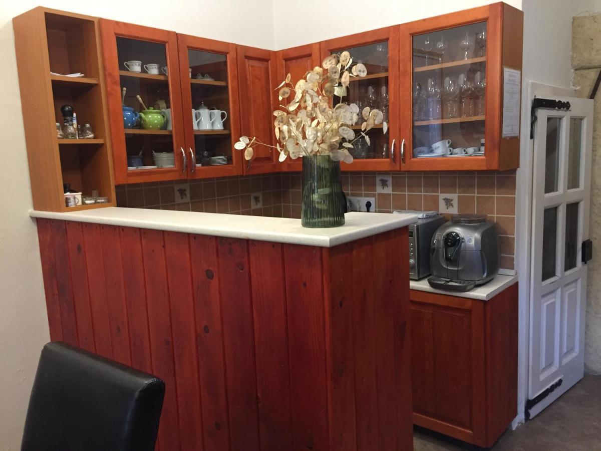 Bed and Breakfast Kikerics Vendeghaz Виллань Экстерьер фото